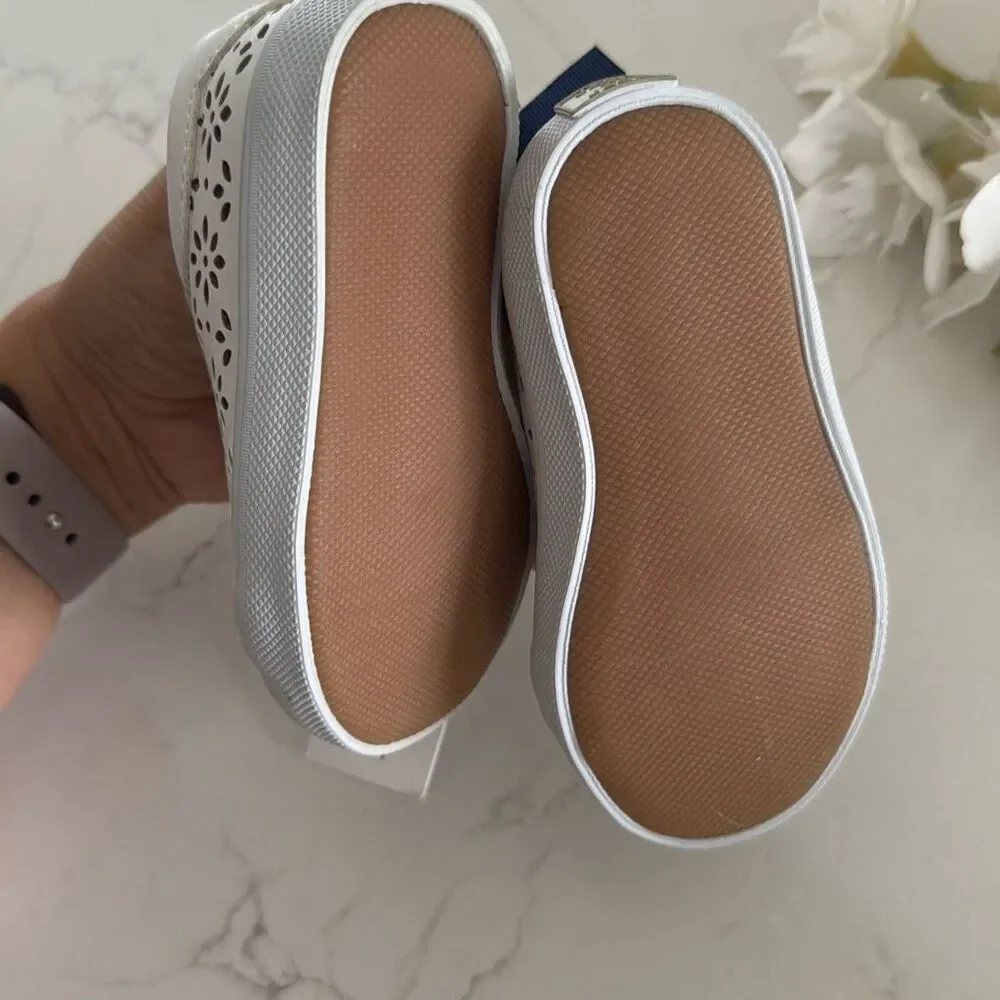 Janie and Jack Eyelet Sneaker in White and Silver Size 6